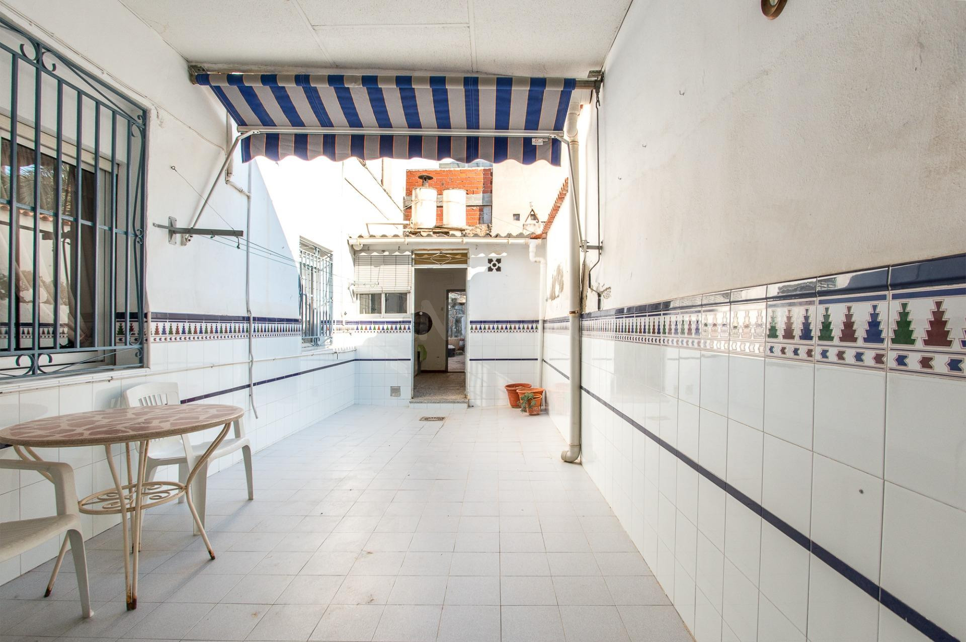 Casa independiente con gran patio y garaje en el centro de Molina de Segura