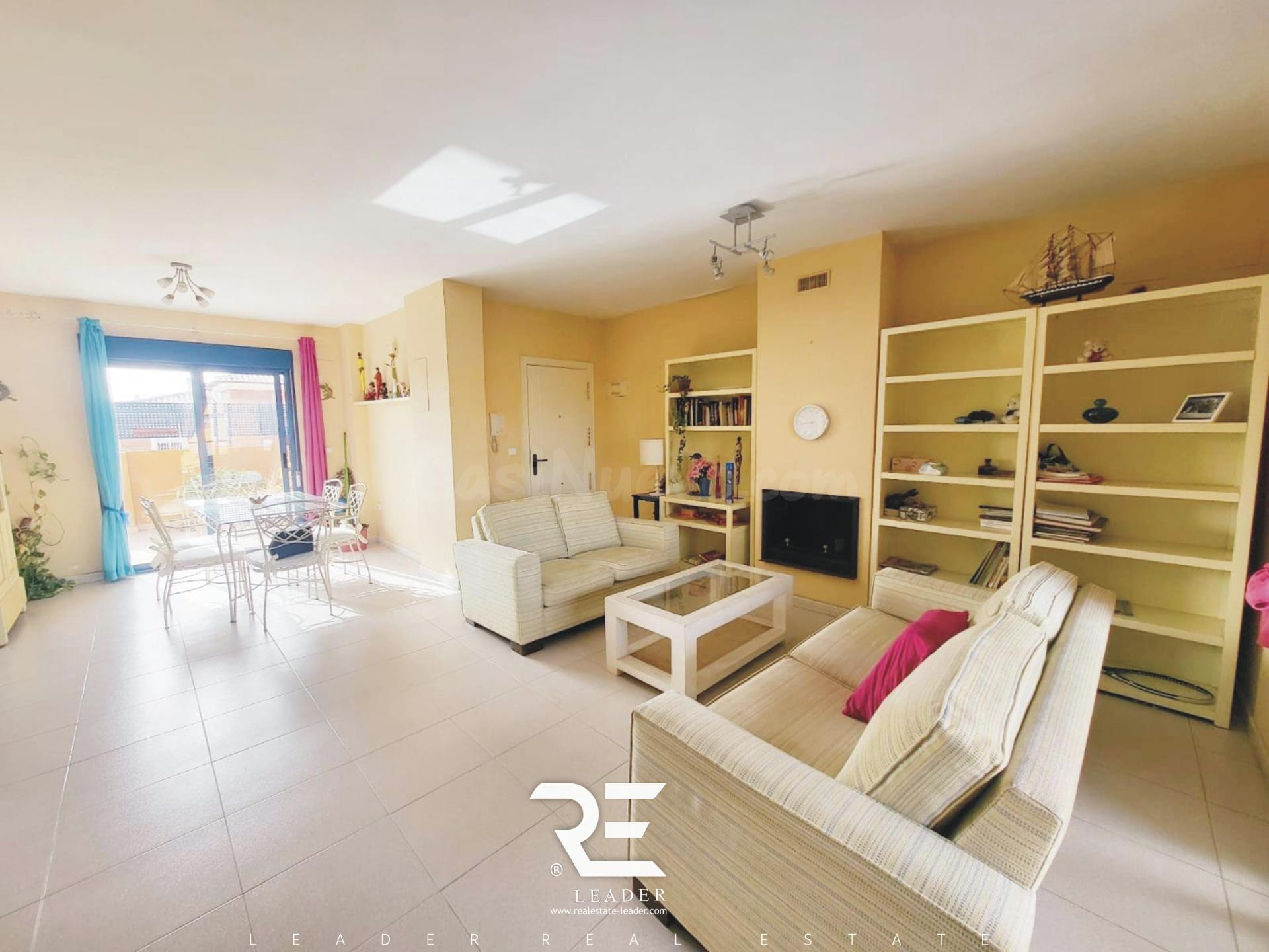 ÁTICO EXCLUSIVO CON VISTAS, TERRAZAS, PISCINA Y GARAJE – A 250 M DE LA PLAYA