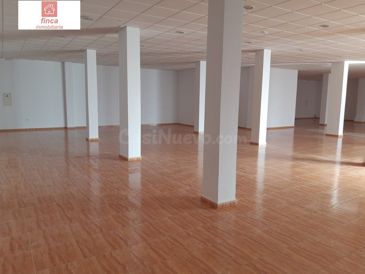 MONTIJO, ALQUILER LOCAL COMERCIAL EN ZONA DE PASO AMPLIO, DI - foto 3