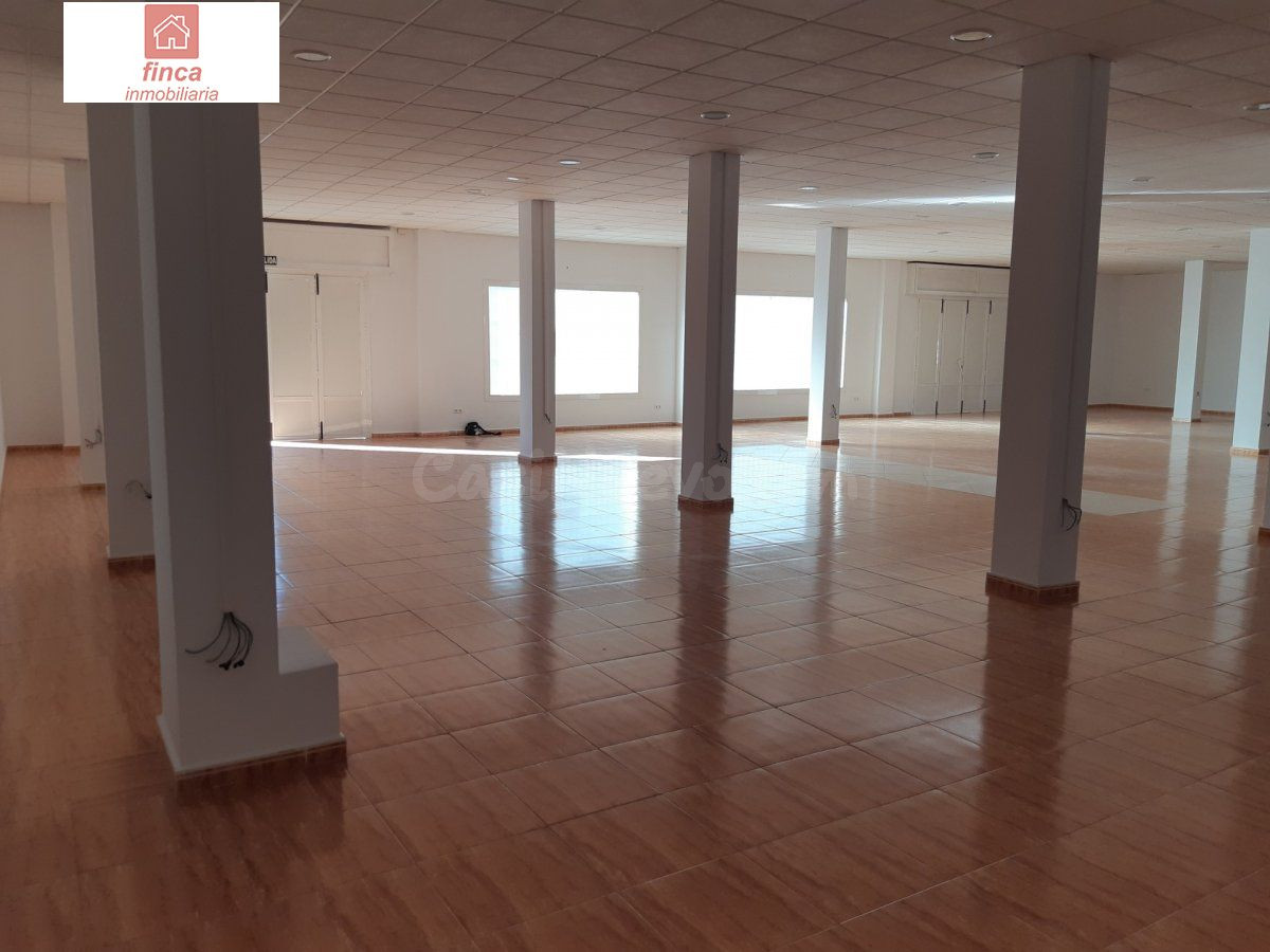 MONTIJO, ALQUILER LOCAL COMERCIAL EN ZONA DE PASO AMPLIO, DI - foto 4