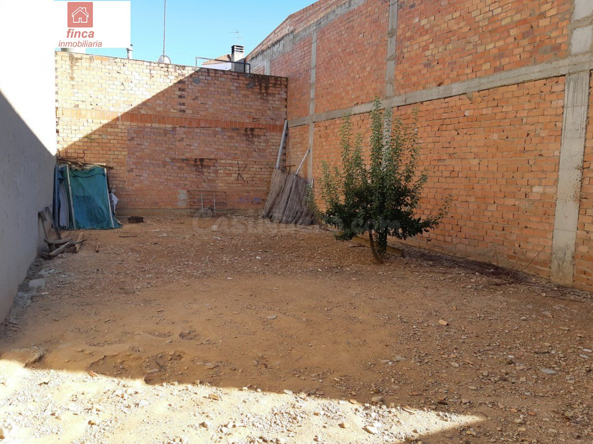 MONTIJO , SOLAR URBANO RODEADO, EXCELENTE UBICACIÓN ZONA RES - foto 3