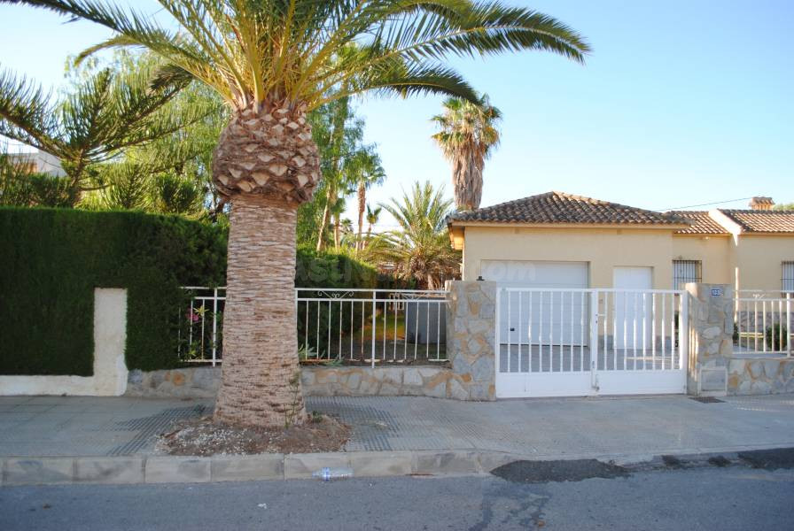 Parcela con proyecto de chalet en Cabo Roig