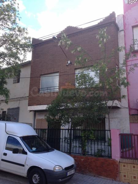 EDIFICIO COMUNICADO CON CASA  EN REQUENA UNA OPORTUNIDAD UNICA