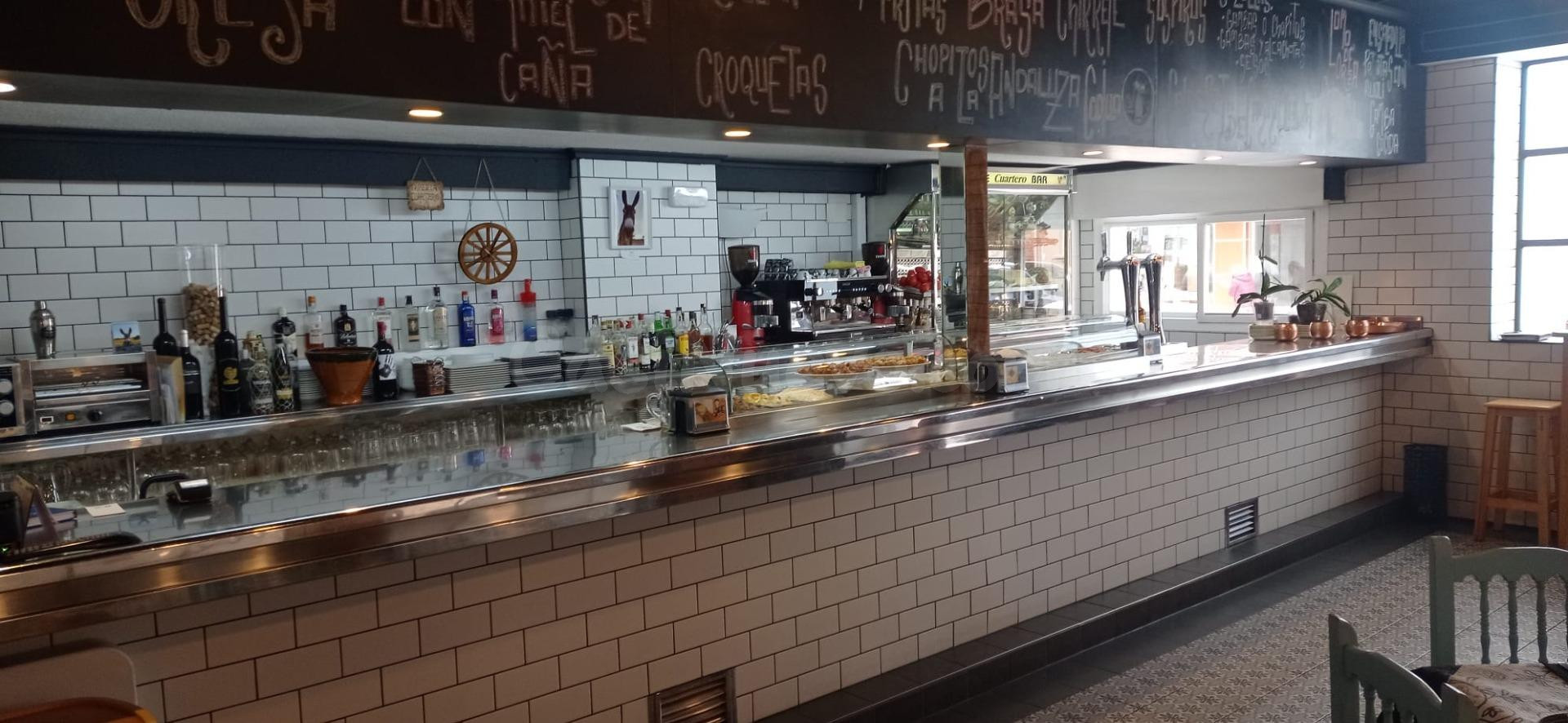 SE VENDE NEGOCIO DE HOSTELERIA, EN PLENO FUNCIONAMIENTO.