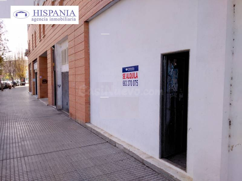 LOCAL EN BRUTO CON BUENA FACHADA, ZONA BARRIADA DE LA PAZ