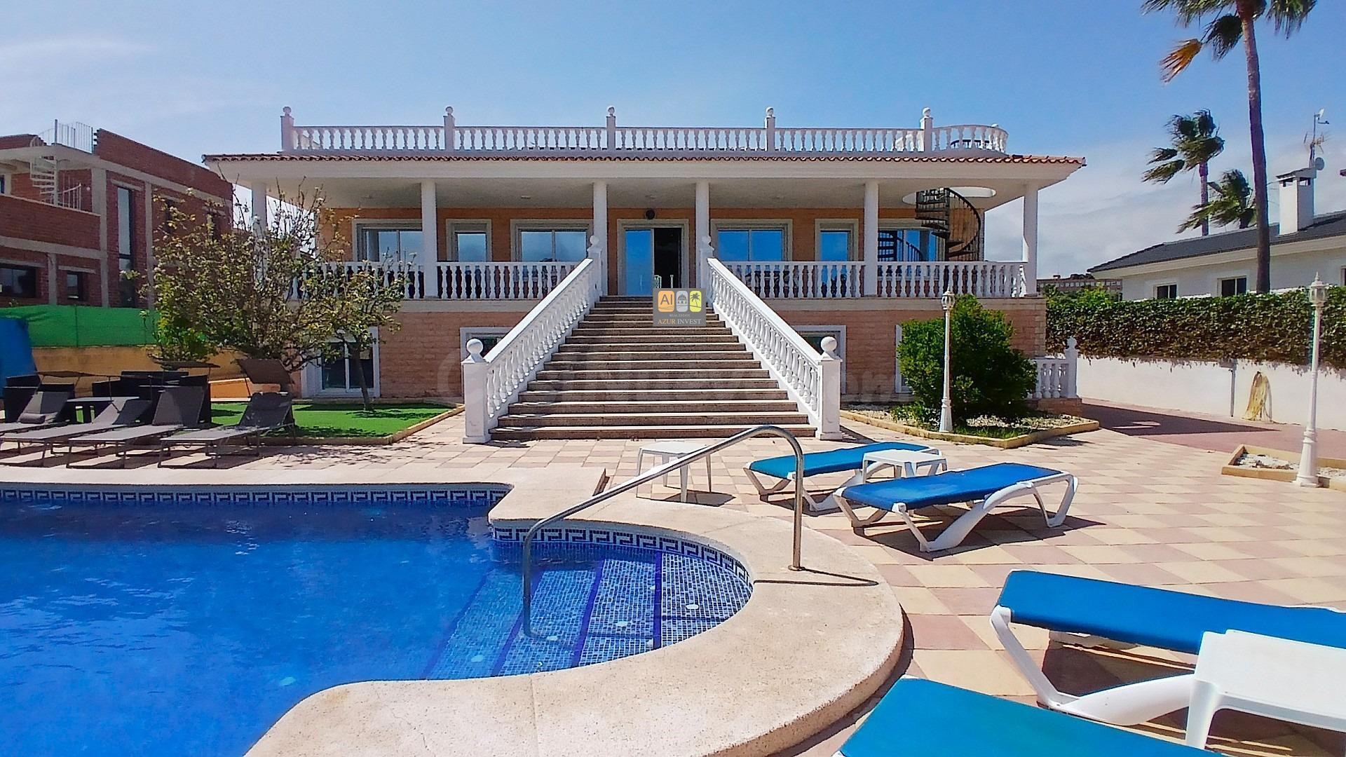 IMPRESIONANTE CHALET EN ALFAS DEL PI