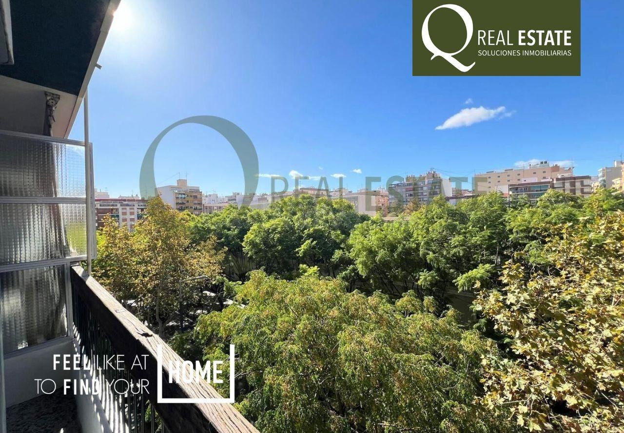 Luminosa vivienda  para reformar en el corazón de Alicante