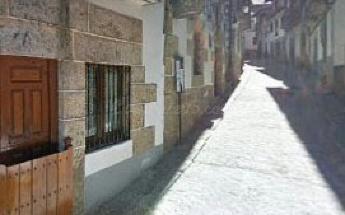 Urbis te ofrece un local en  venta en Candelario, Salamanca