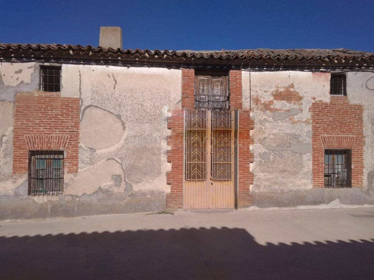 Urbis te ofrece una casa en venta en Salmoral.
