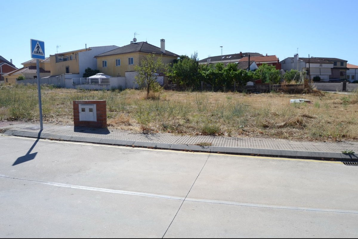Urbis te ofrece un estupendo solar en venta en Ciudad Rodrigo, Salamanca.