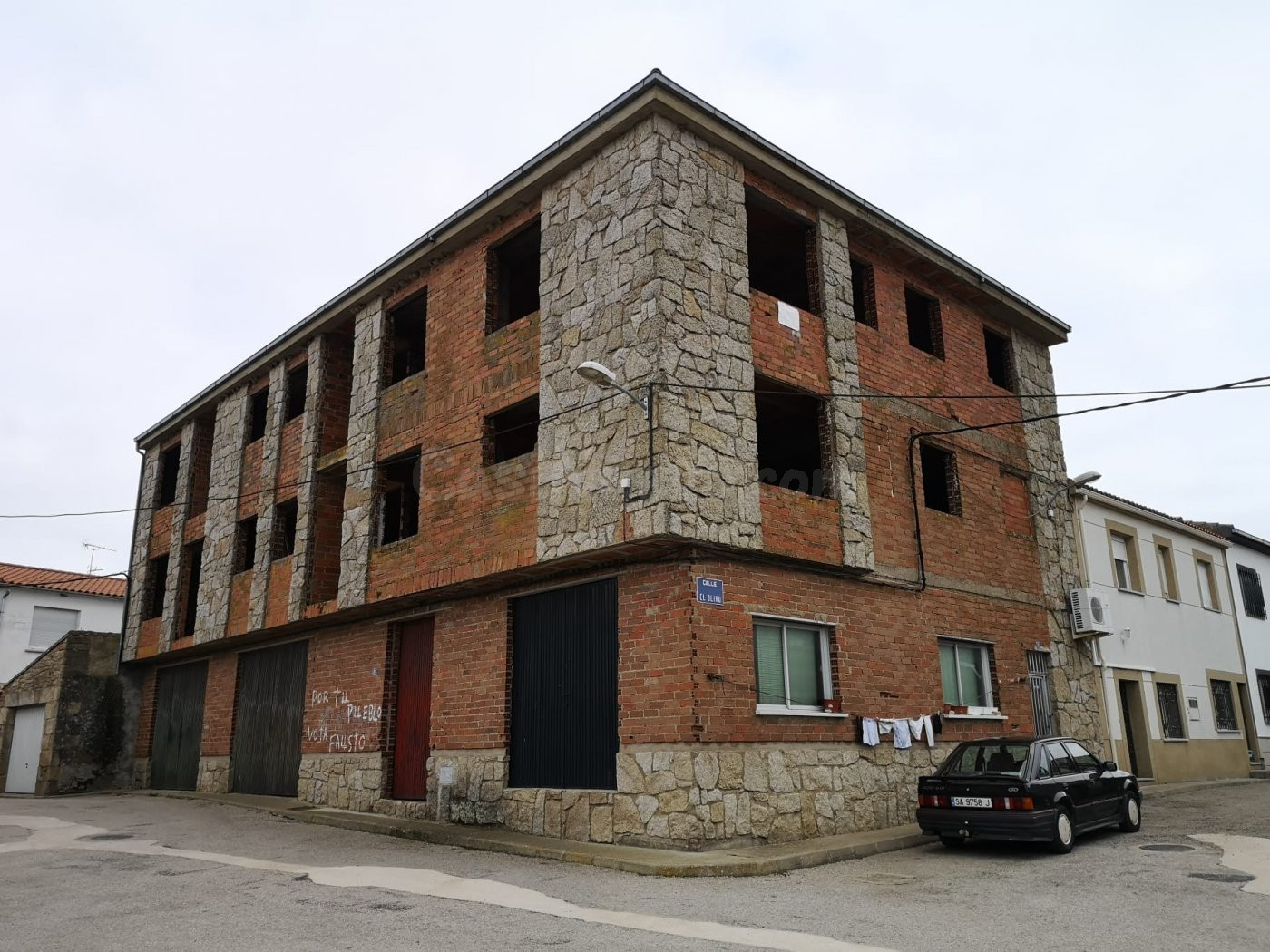 Urbis te ofrece un edificio en construcción en Yecla de Yelt