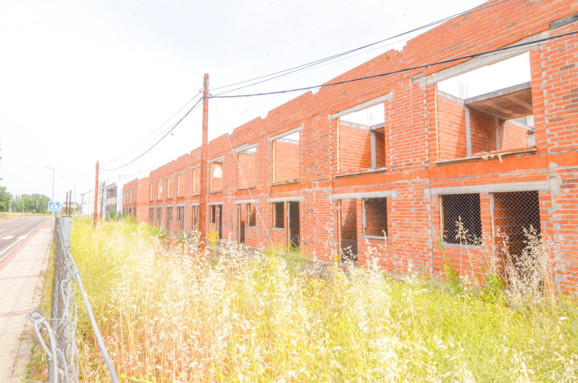 Urbis te ofrece un edificio en construcción en venta en Ciud - foto 4