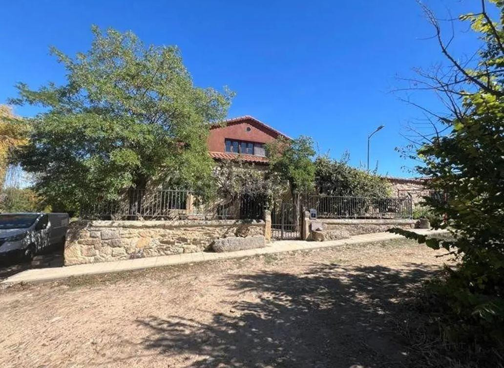 Urbis te ofrece una casa en venta en zona Santibáñez del Río - foto 4