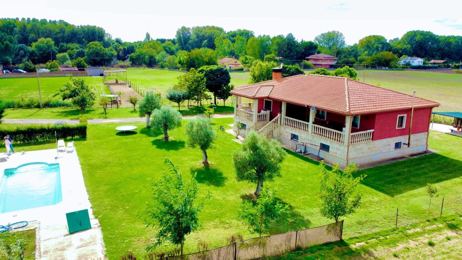 Urbis te ofrece un chalet en venta en Ciudad Rodrigo, Salama - foto 2