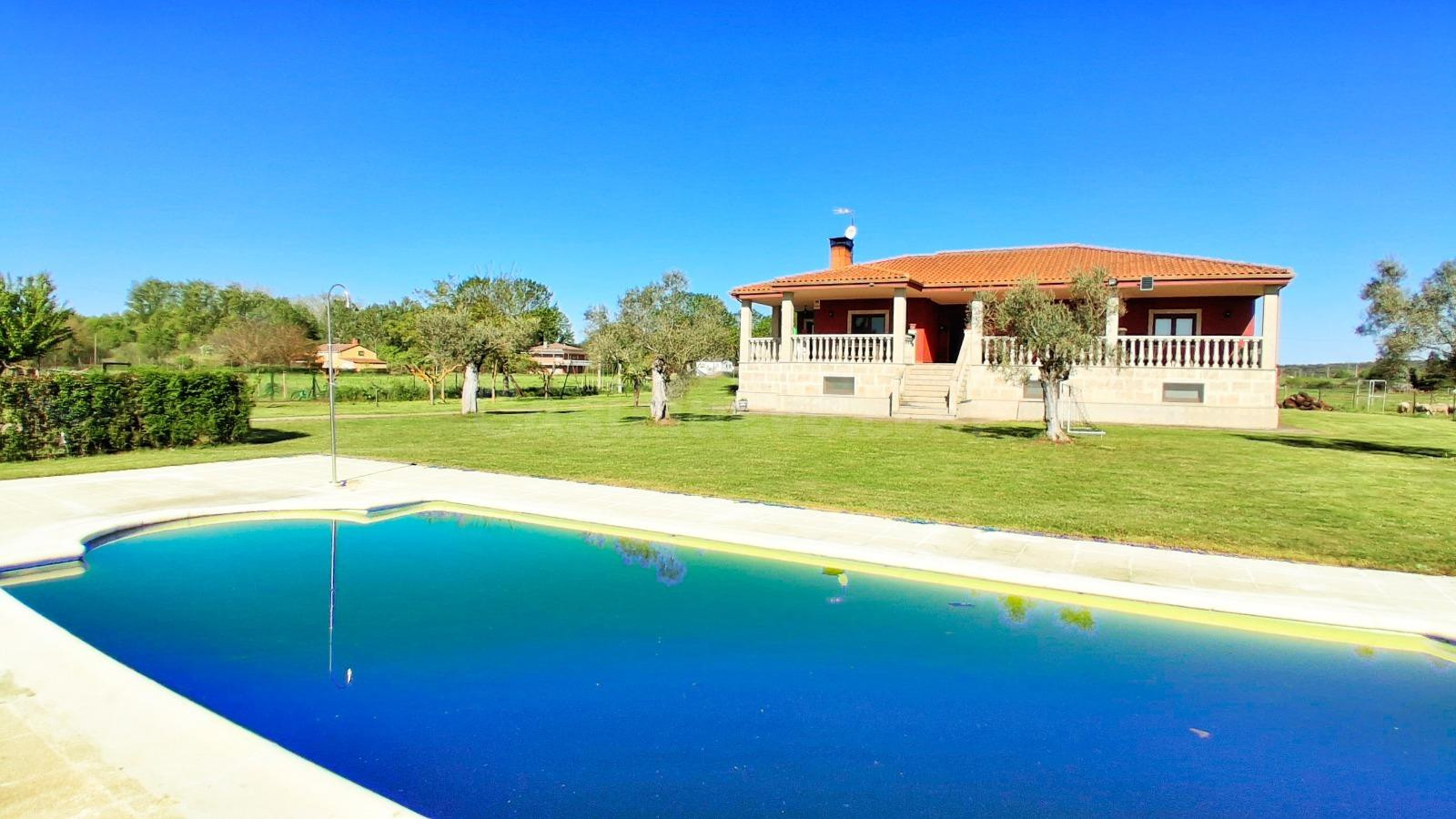 Urbis te ofrece un chalet en venta en Ciudad Rodrigo, Salama - foto 4
