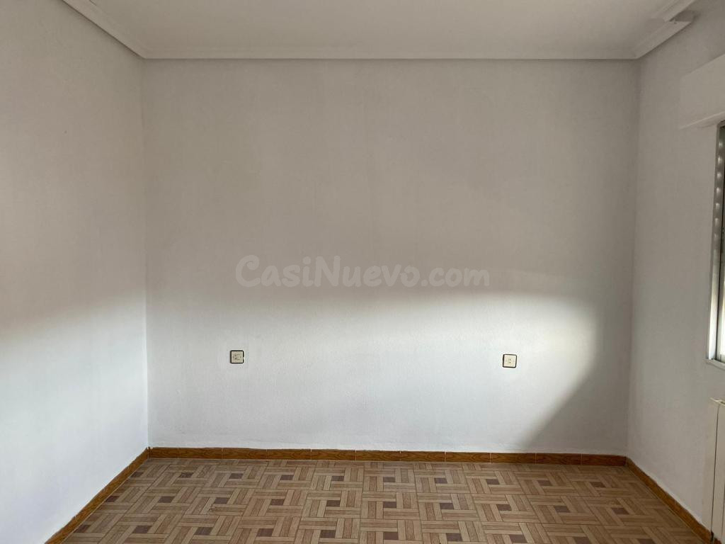 PISO EN VENTA EN MOHEDAS DE GRANADILLA - foto 3