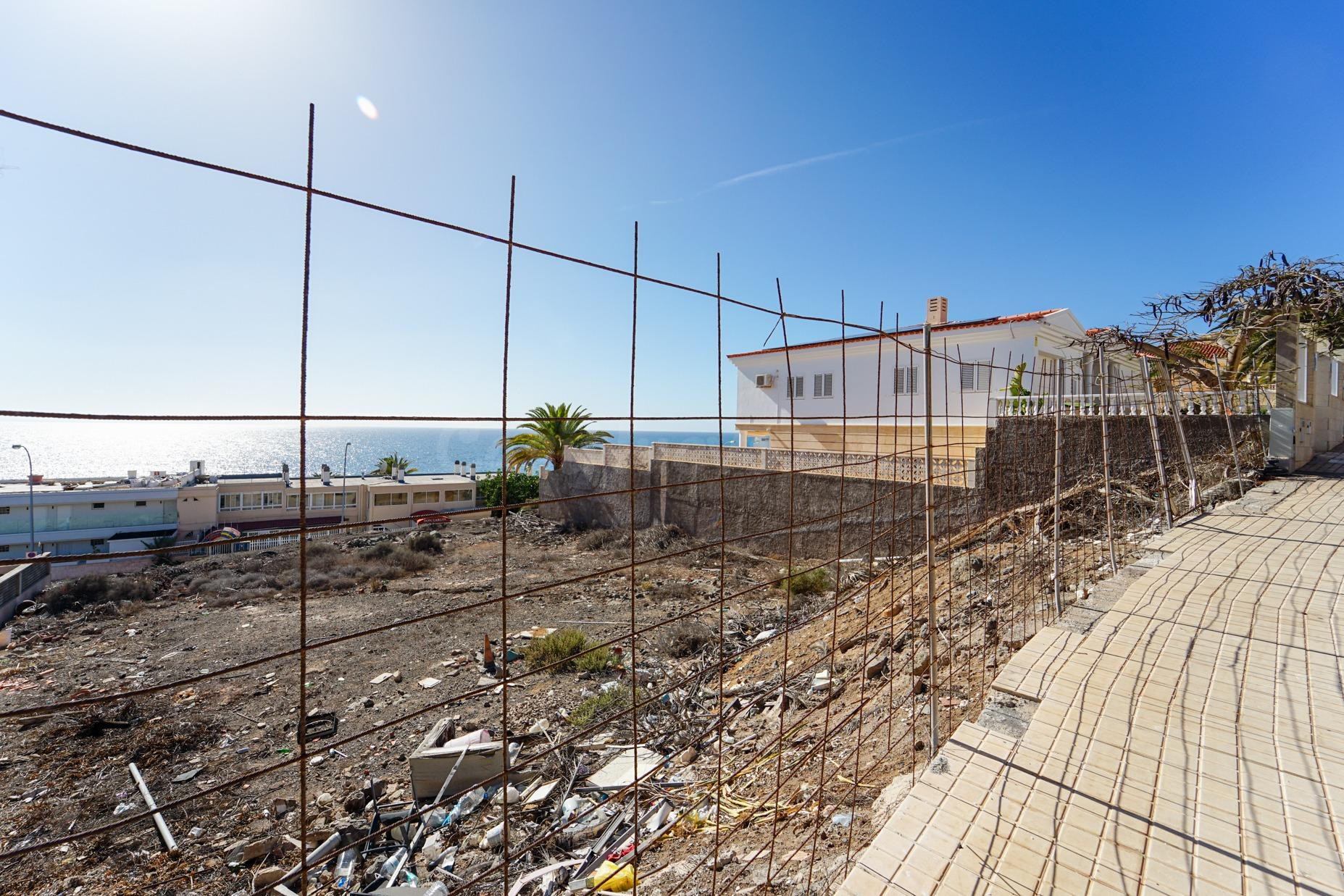 Terreno único en Arguineguín – 695 m2 con gran potencial y vistas increíbles al mar