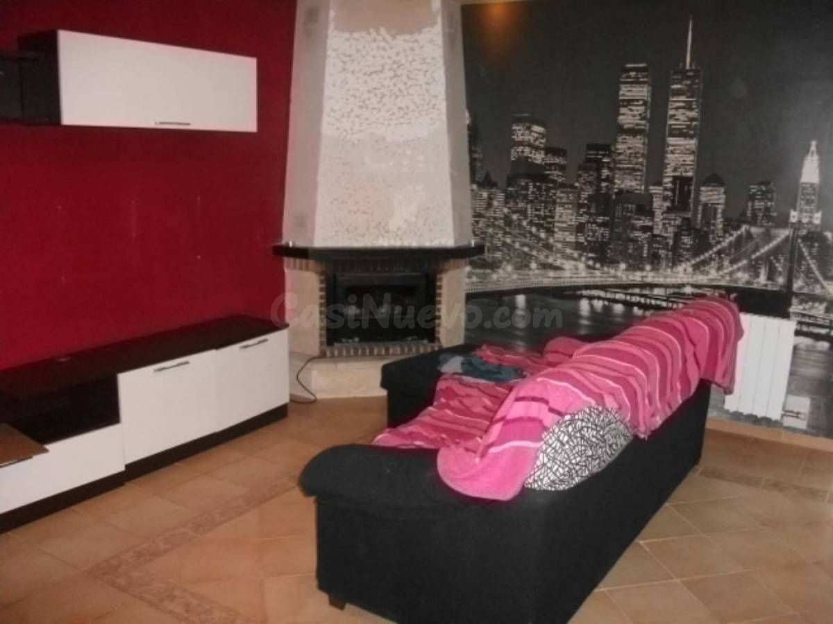 CASA SEMINUEVA EN VENTA CON PARCELA 900M2, TERRAZA 100M2 Y GARAJE