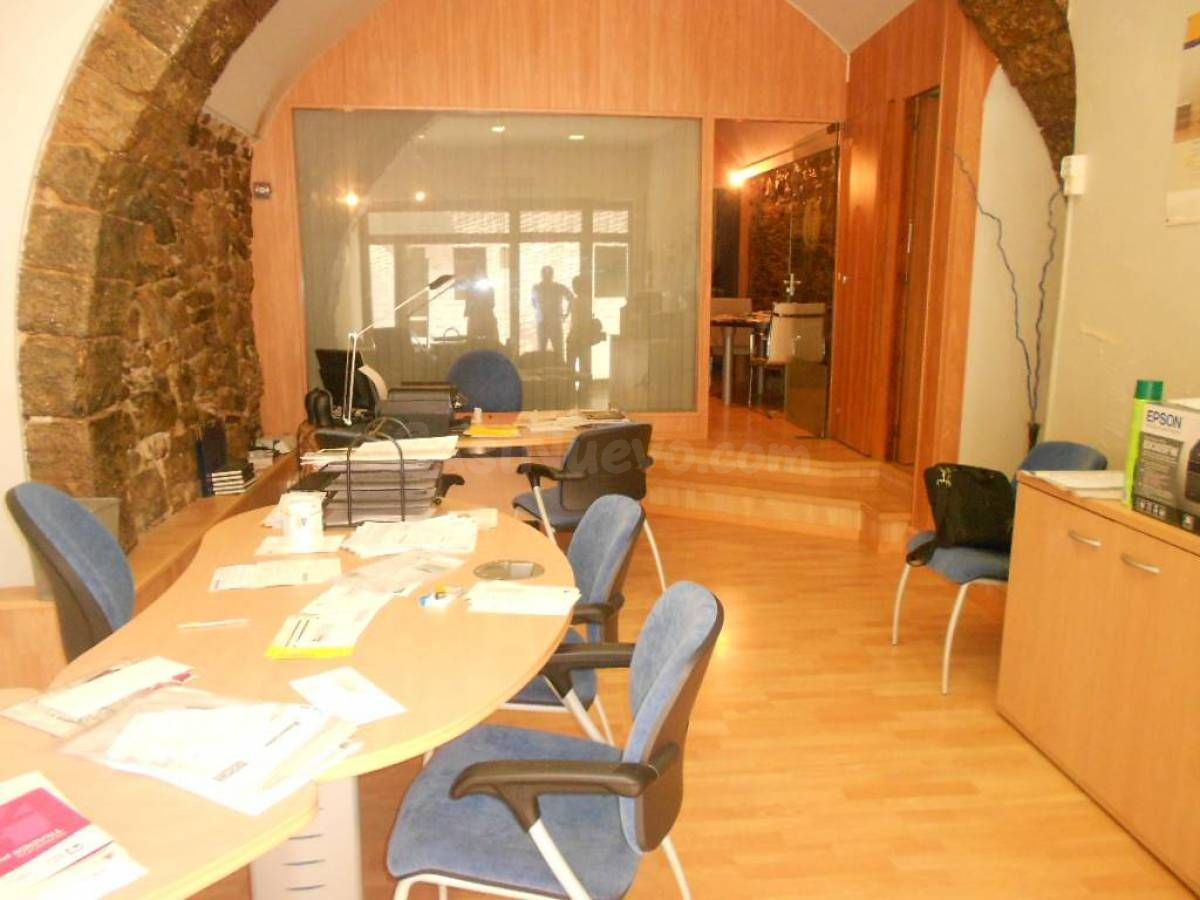 DOS LOCALES EN VENTA