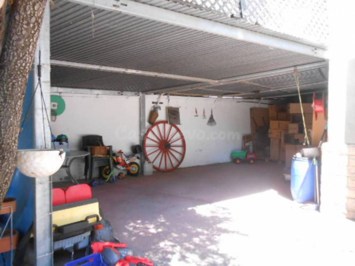 CASA A 4 VIENTOS ESTILO RUSTICO CON JARDÍN EN VENTA - foto 4