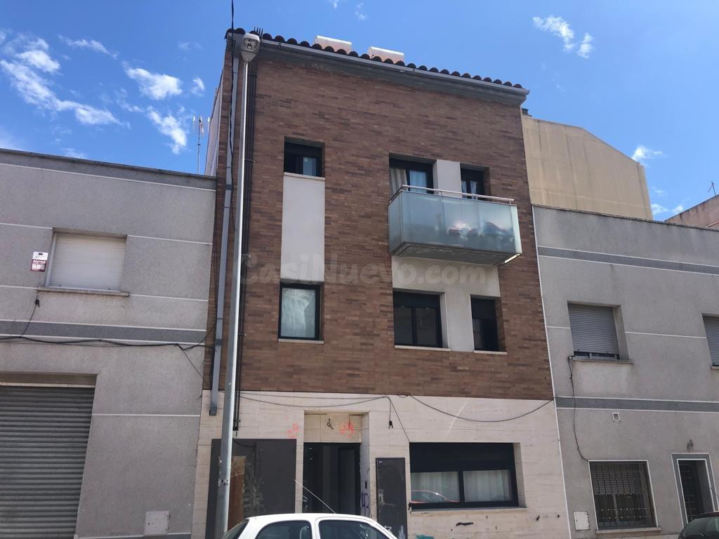 SE VENDE EDIFICO EN SABADELL, ZONA MERINALS