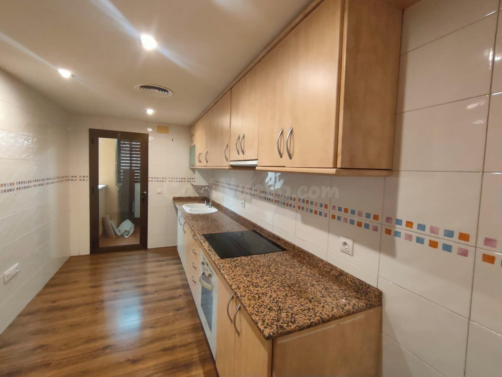 PISO EN VENTA CON TERRAZA Y PARQUING