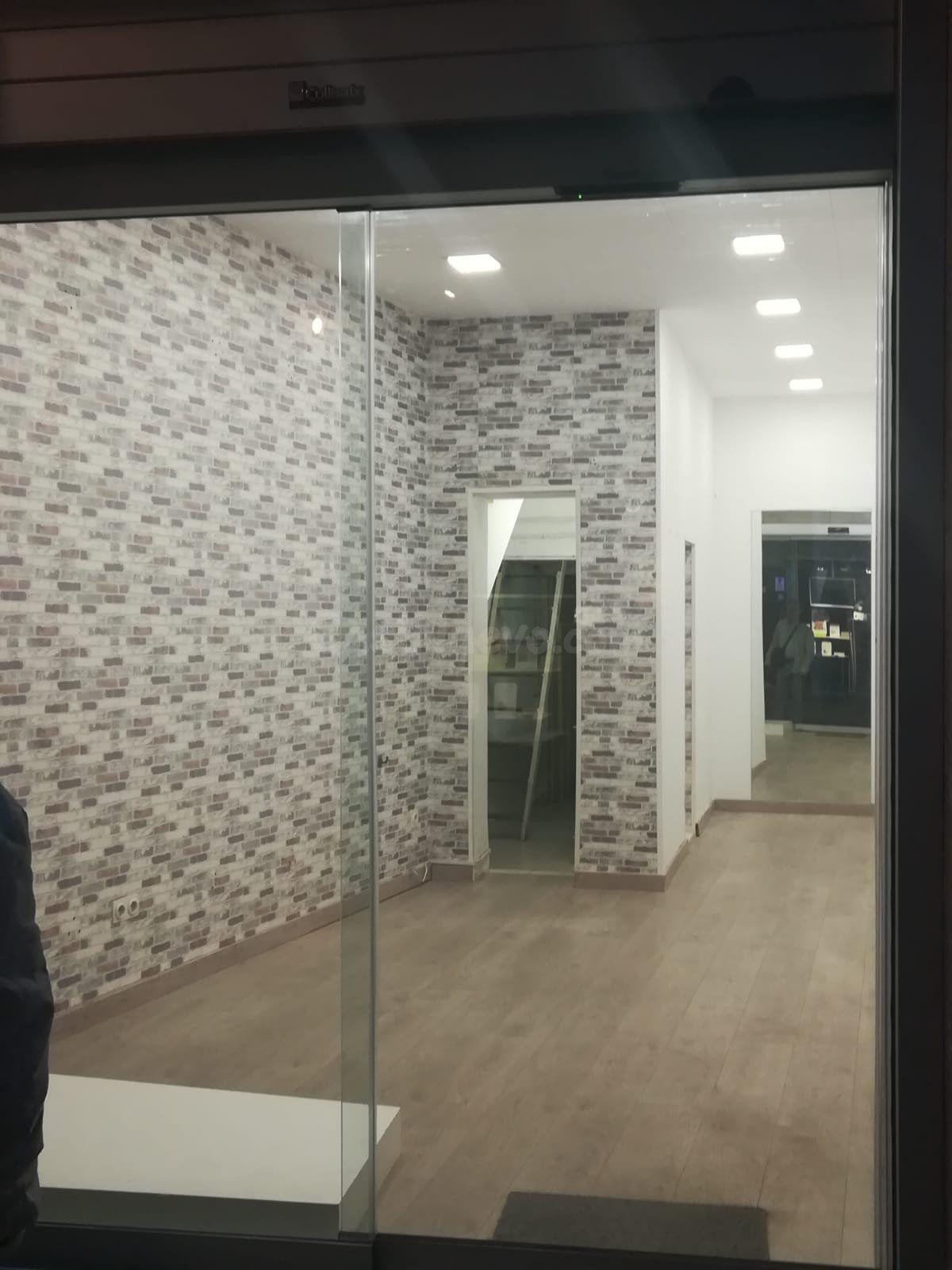 EDIFICIO EN VENTA CON DOS LOCALES Y CINCO VIVIENDAS