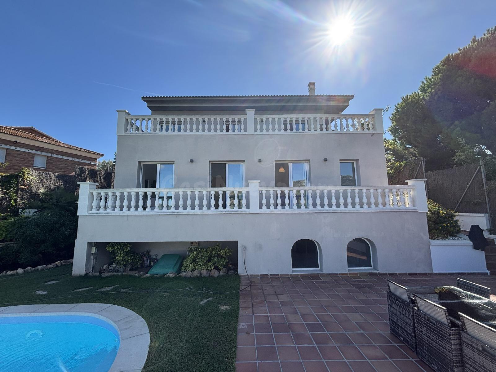 Exclusivo Chalet Reformado en Calella con Piscina de Agua Salada