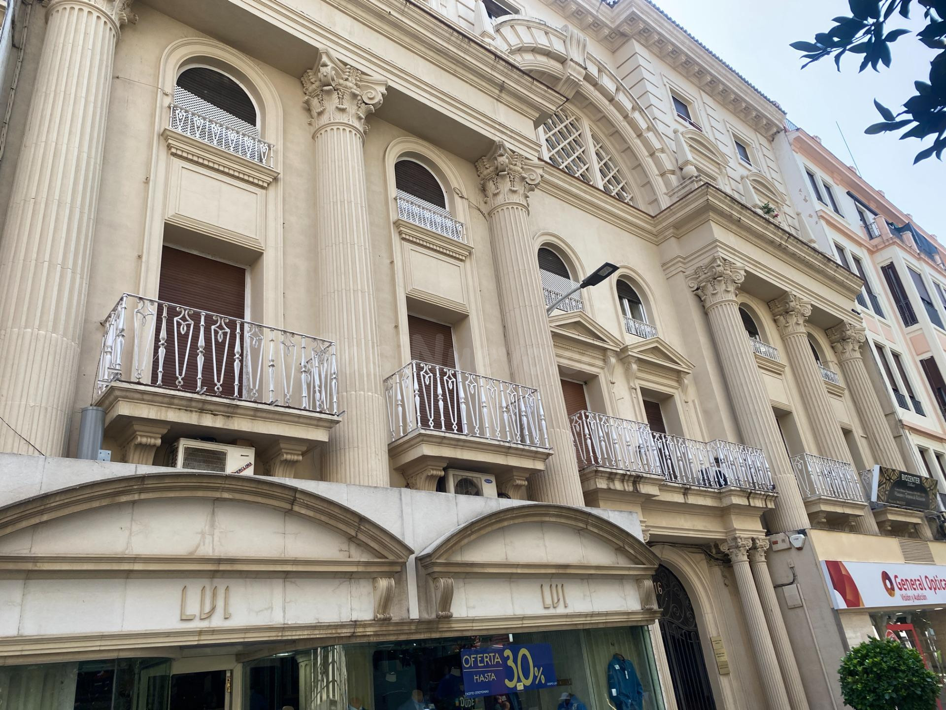 UNA OFICINA  AMPLIA EN PLENA CALLE CRUZ CONDE