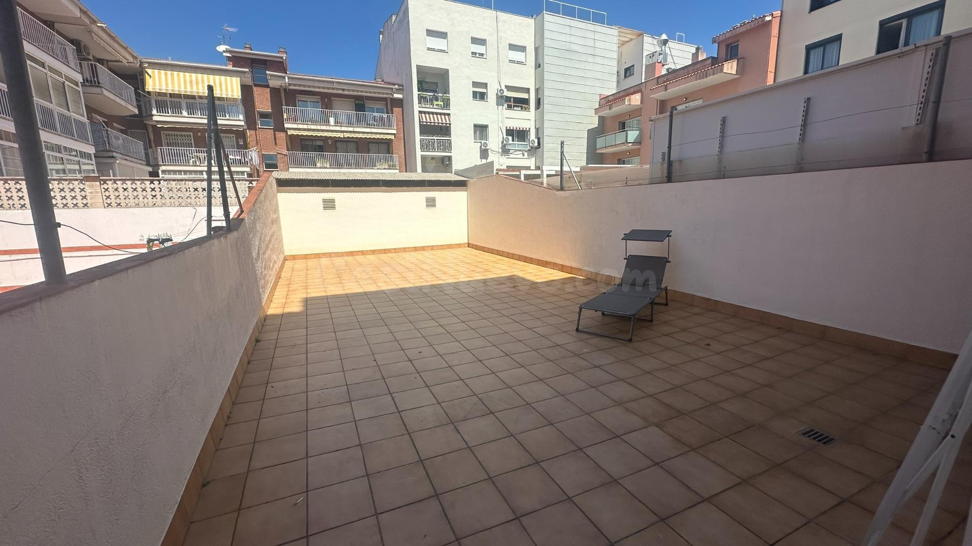 PISO CON GRAN TERRAZA - CASTELLDEFELS - CENTRO