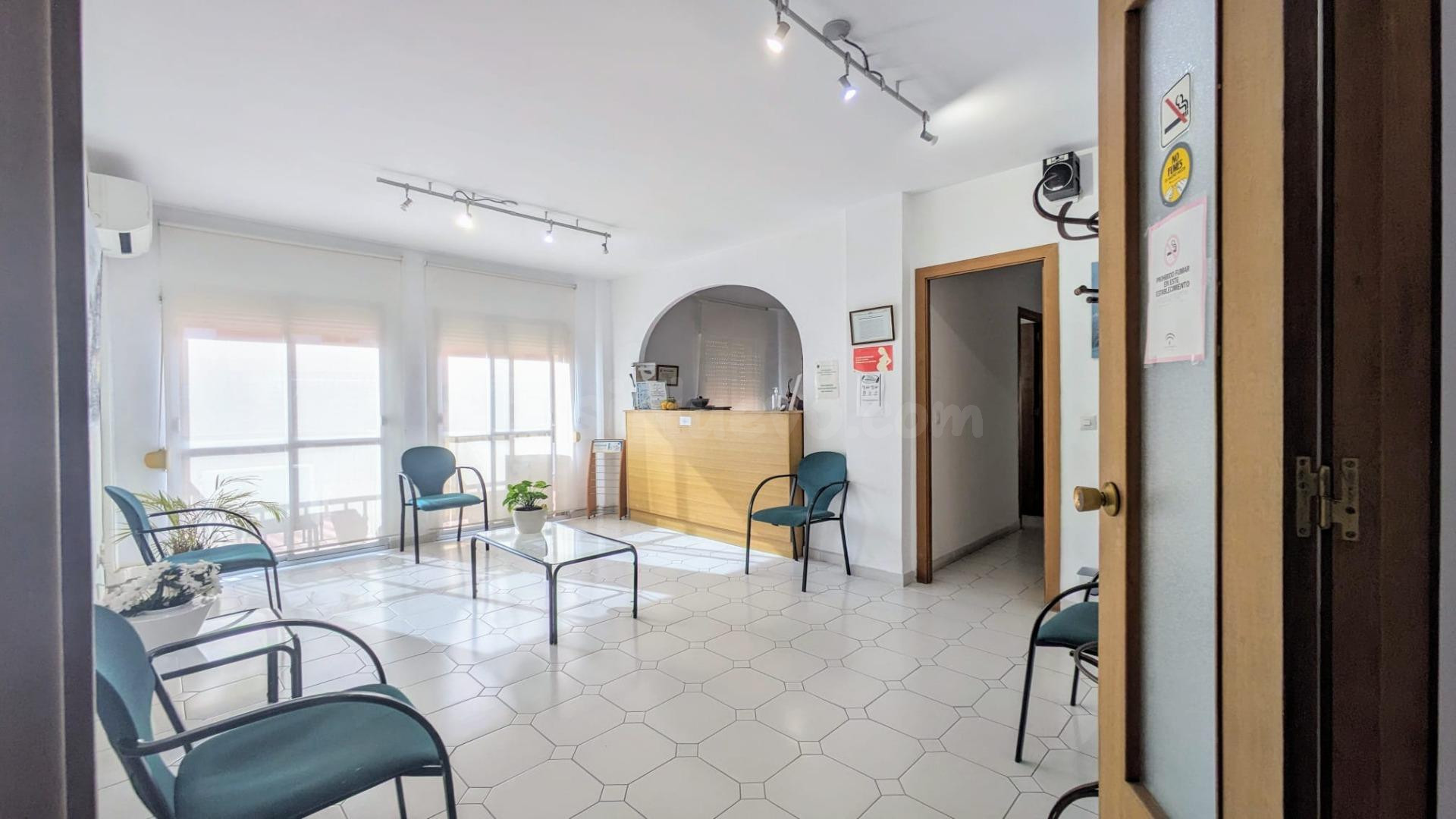 PISO EN EL CENTRO DE FUENGIROLA CON 4 DORMITORIOS APTO PARA CLÍNICA DENTAL