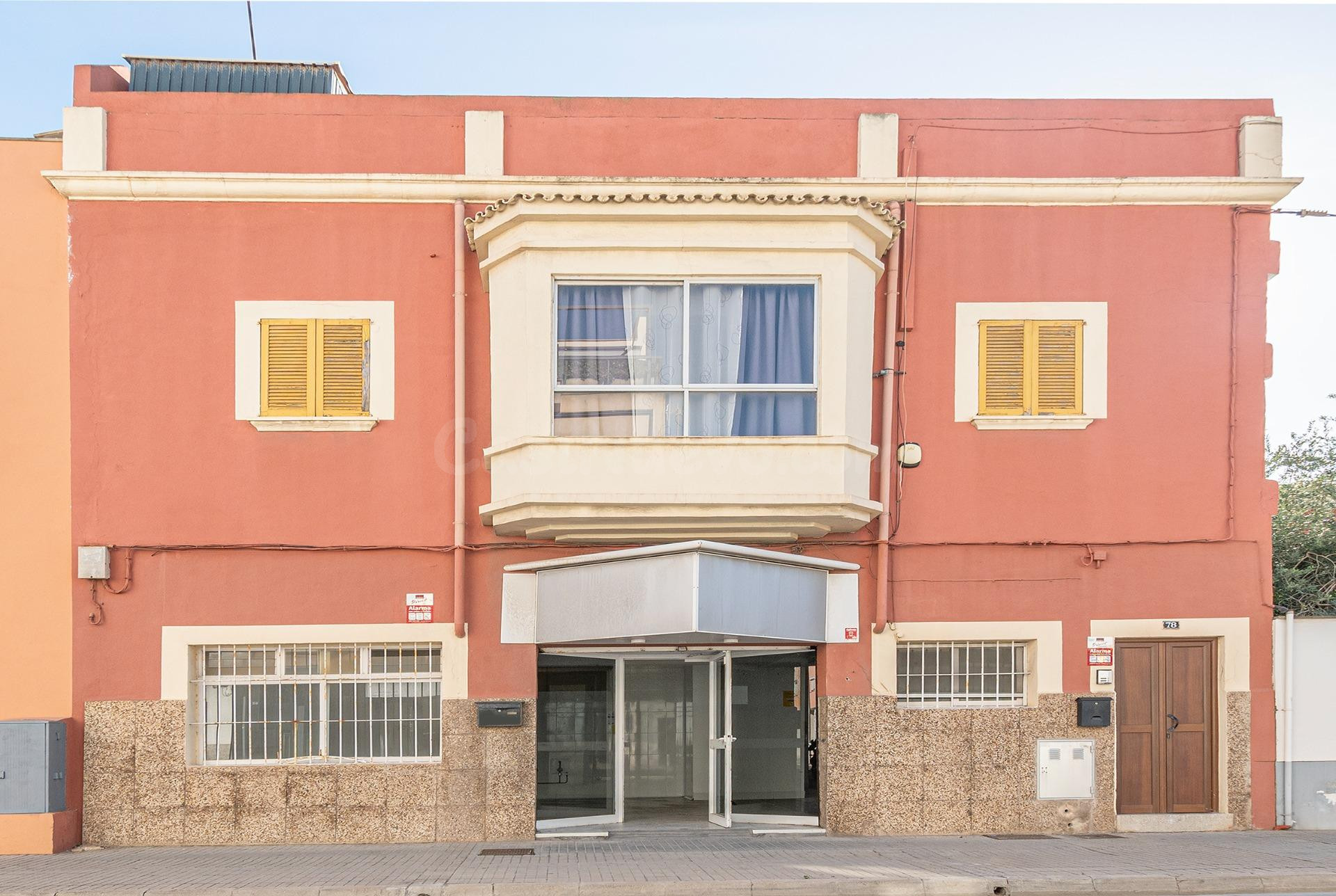 EDIFICIO DE TRES PLANTAS EN LA ZONA PORTIXOL/MOLINAR