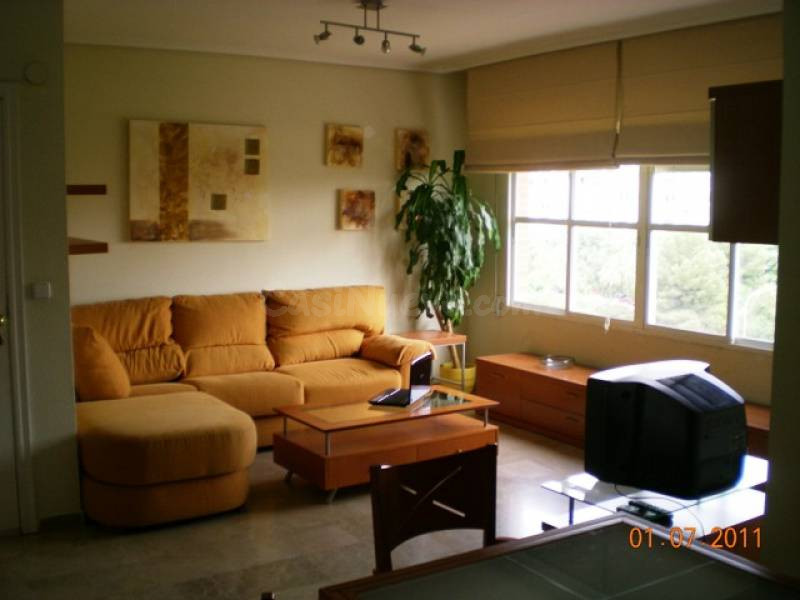 PISO ATICO  DE DOS GRANDES DORMITORIOS, 1 BAÑO, AMPLIO SALÓN, COCINA, TERRAZA DE 19M2, GARAJE Y TRAS