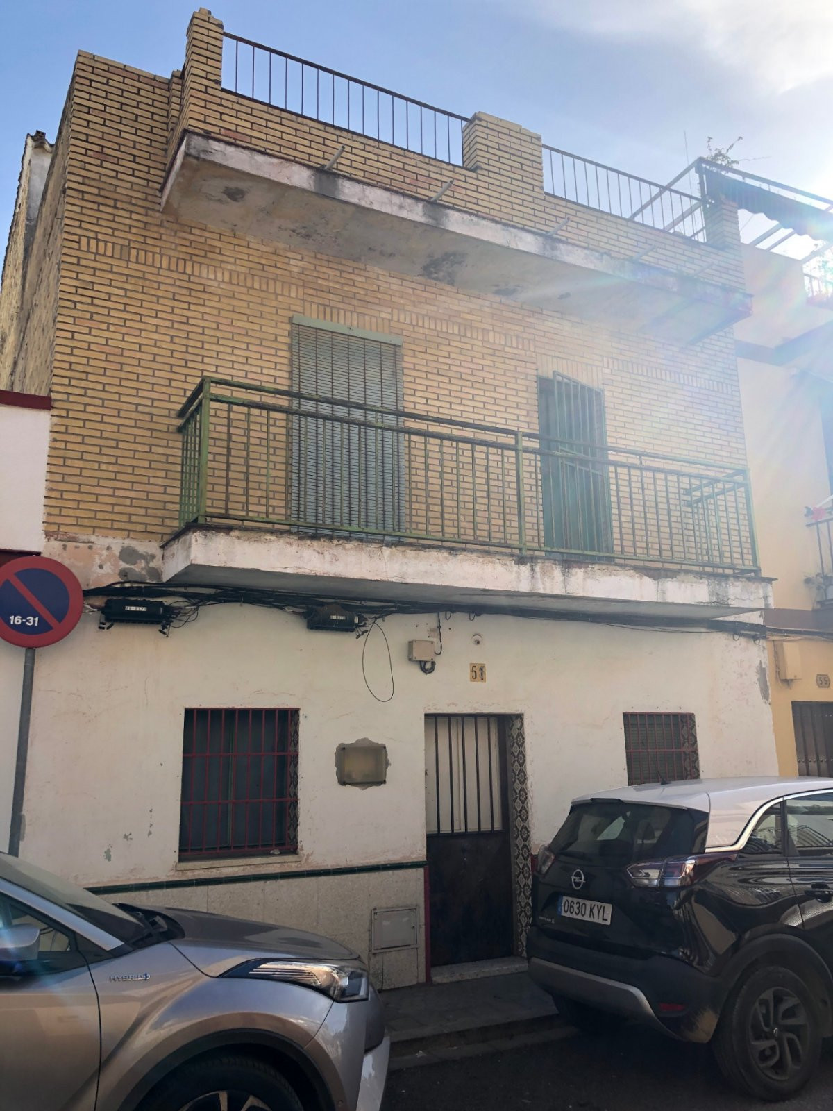 Casa con dos vviendas independientes para reformar