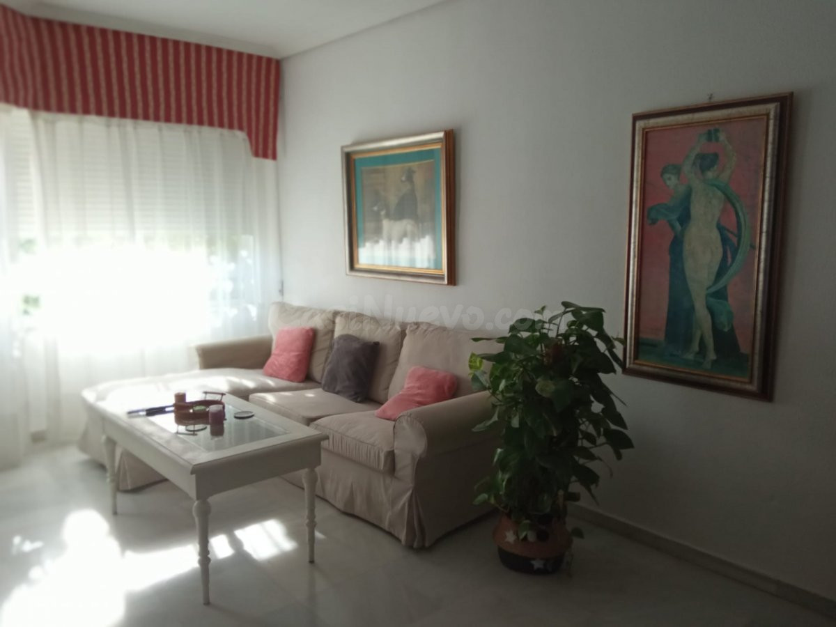 Magnifico piso de 4 habitaciones,  salón, cocina ,2 baños, garaje y trastero.
