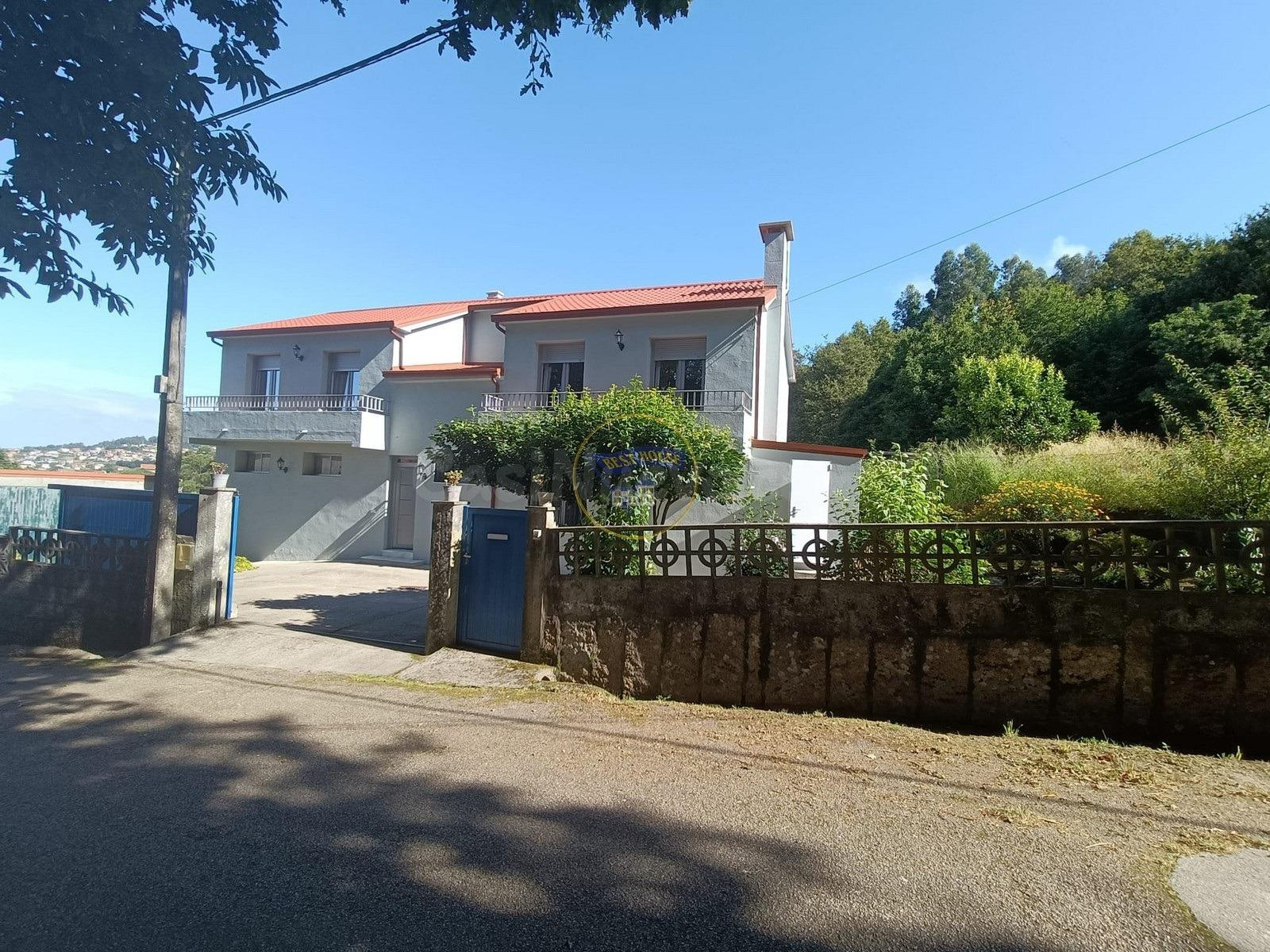 Casa en Cabral de 5 dormitorios con amplia parcela de unos 5 - foto 2