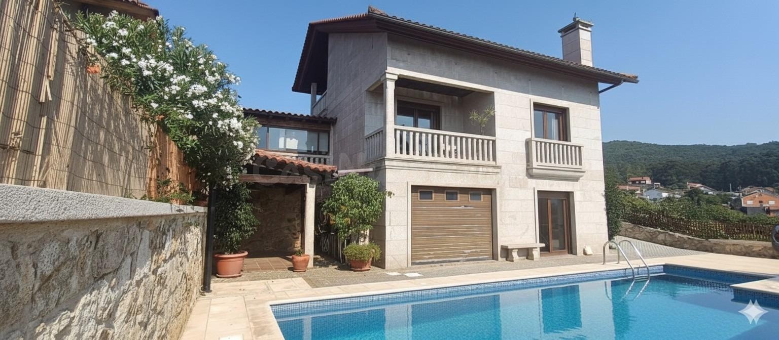 Espectacular Chalet con piscina y vistas despejadas