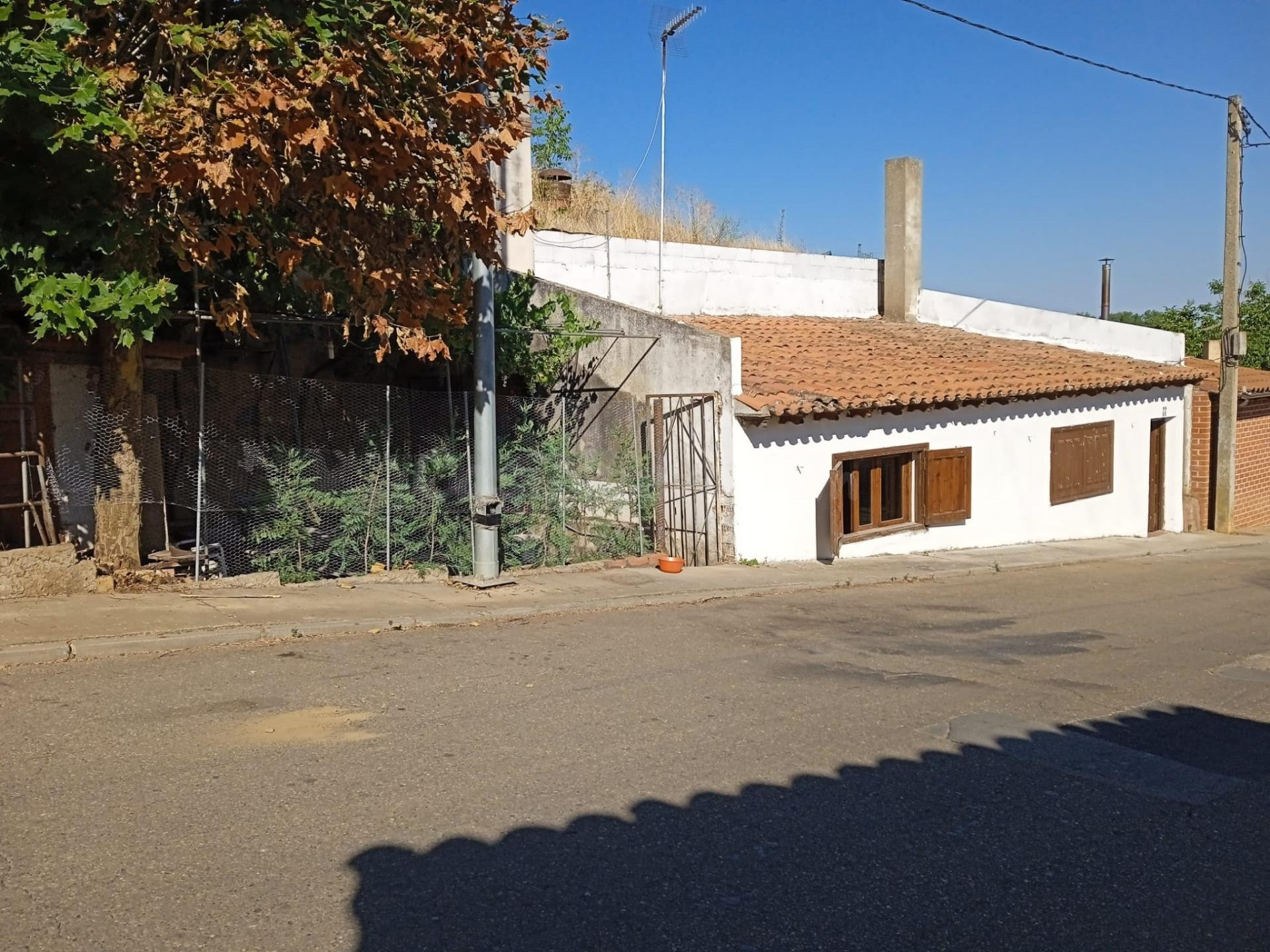 SE VENDE BODEGA CON MERENDERO, COCINA, BAÑO, PATIO DE 50 M2, EN VALENCIA DE DON JUN