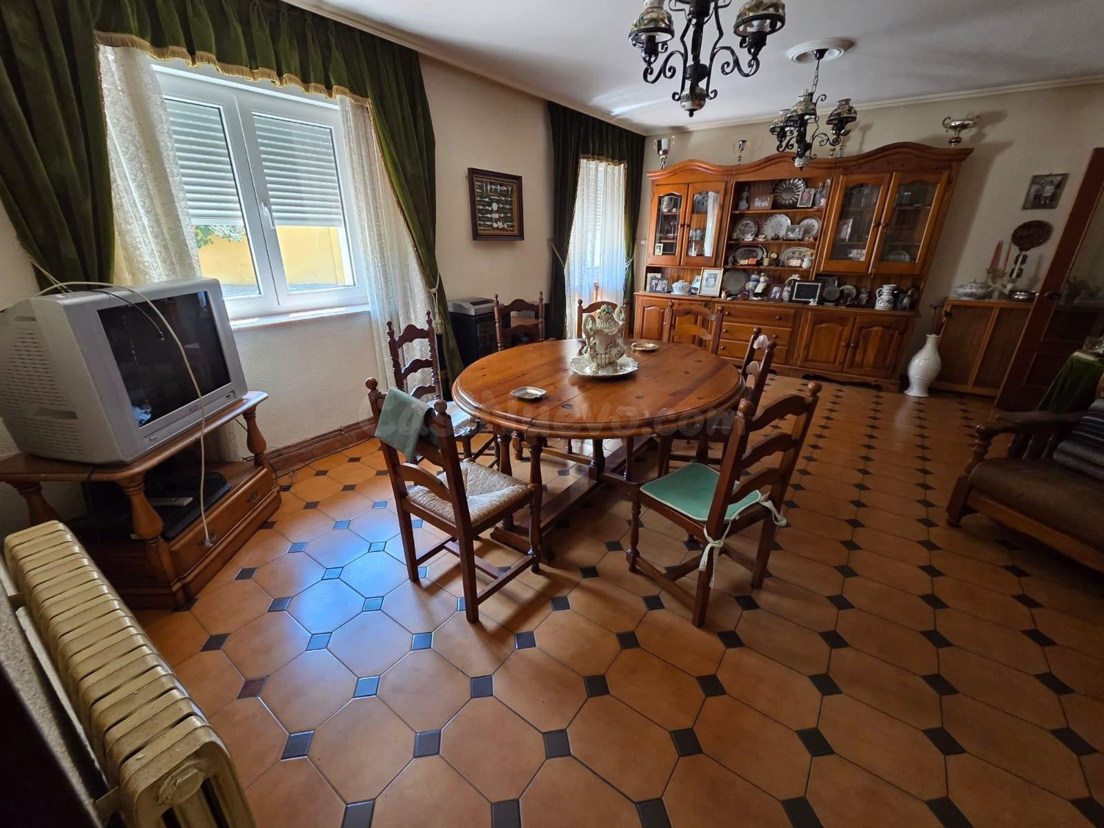SE VENDE CASA EN VALENCIA DE DON JUAN, 2 PLANTAS, 5 HAB., 2  - foto 4