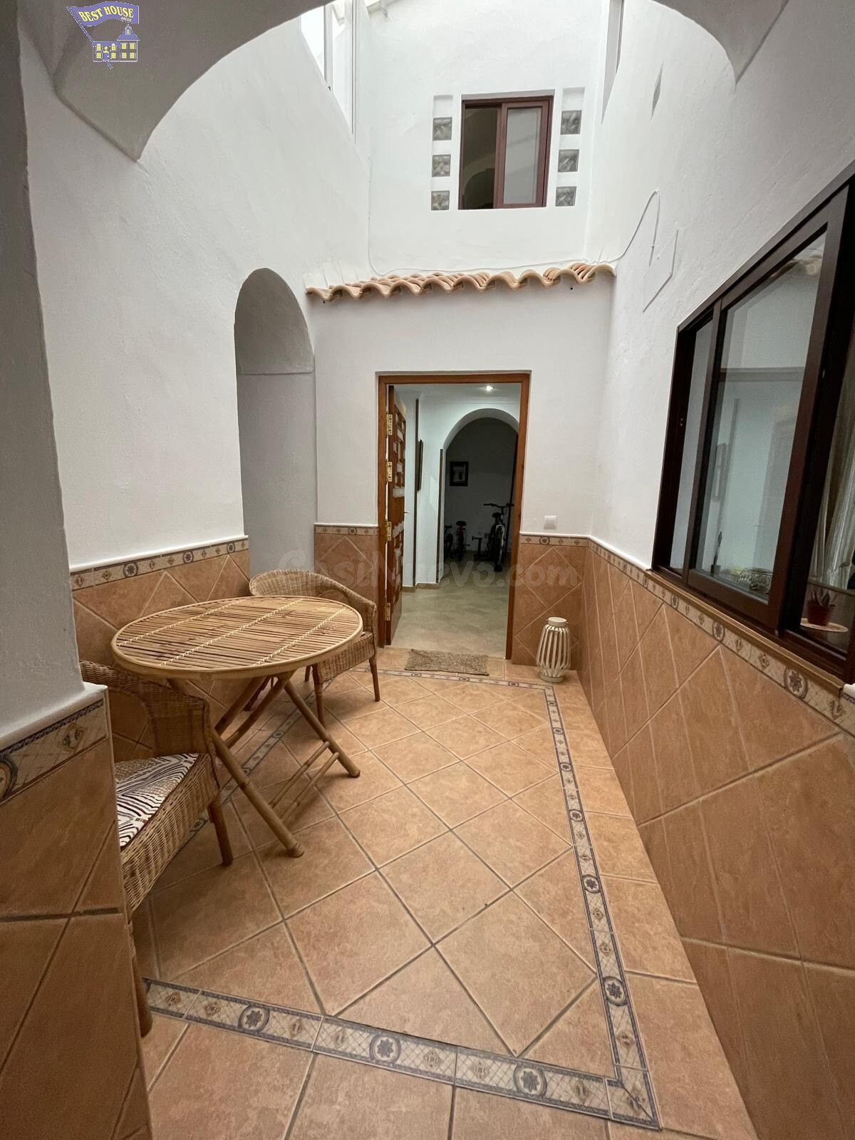 SE VENDE CASA EN ZONA DEL BARRIO BAJO