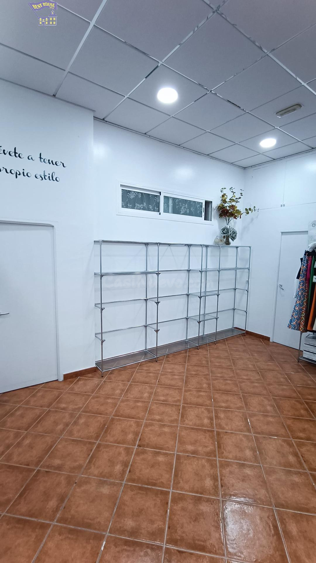SE VENDE LOCAL COMERCIAL EN ZONA CERCANO A CENTRO