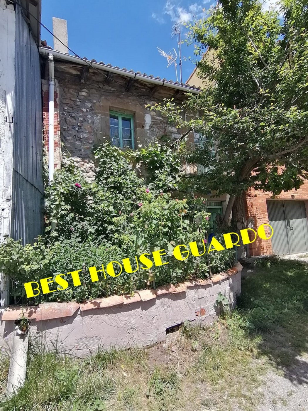 VIVIENDA Y CUADRA EN EL CENTRO DE VELILLA DEL RIO CARRION