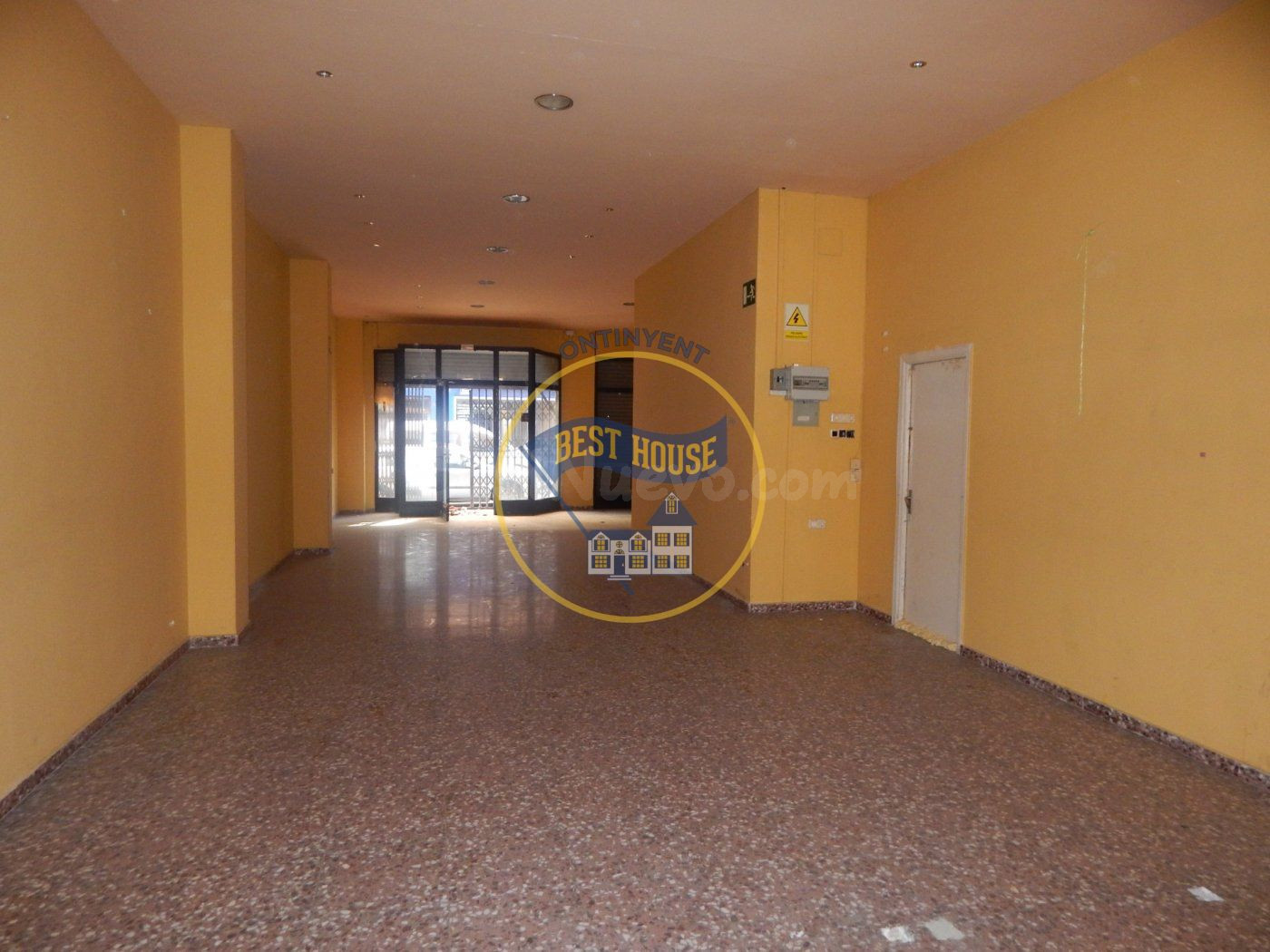 LOCAL COMERCIAL EN ONTINYENT (VALENCIA)