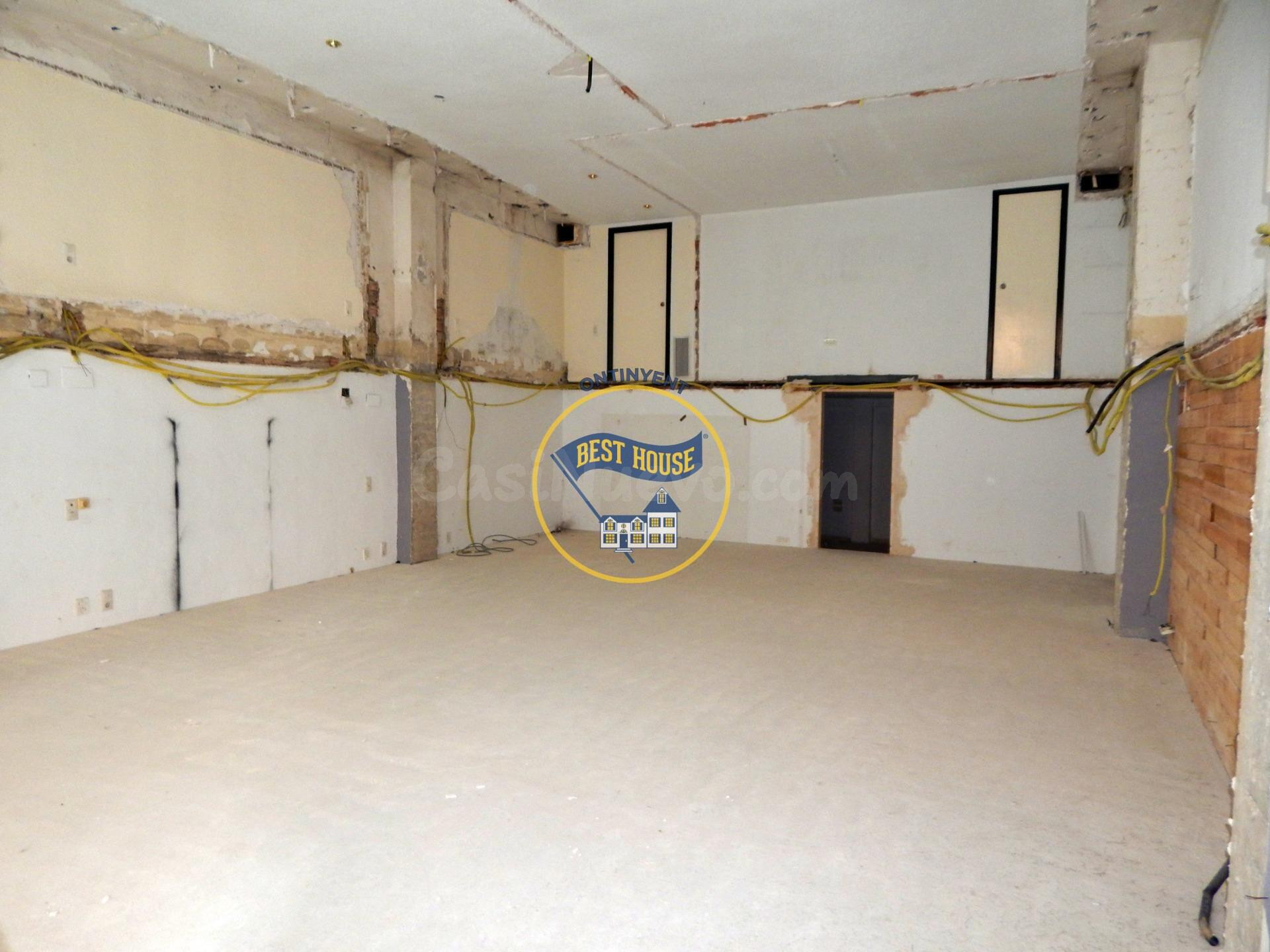 AMPLIO LOCAL COMERCIAL EN ONTINYENT
