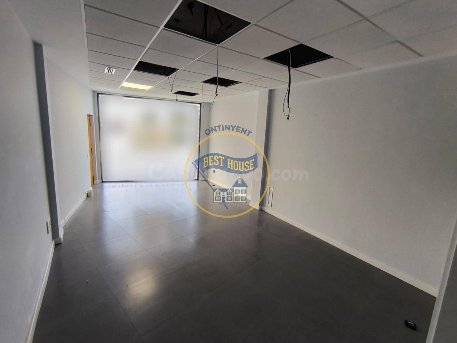 AMPLIO LOCAL COMERCIAL EN ONTINYENT