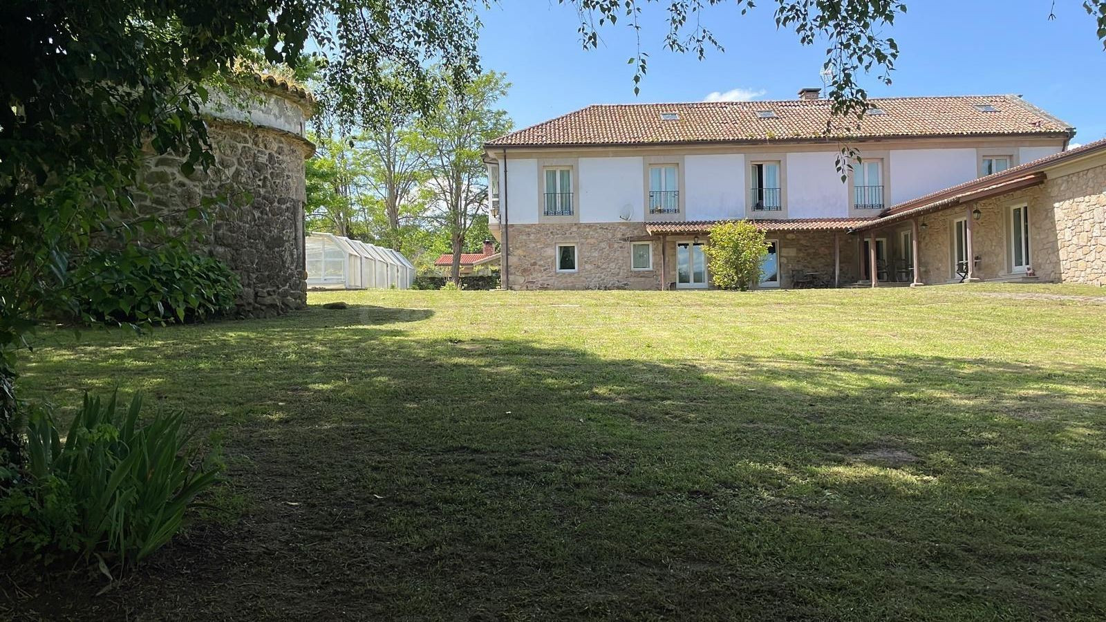 SE VENDE CASONA SINGULAR CON TERRENO DE 22.000 MTS EN OZA