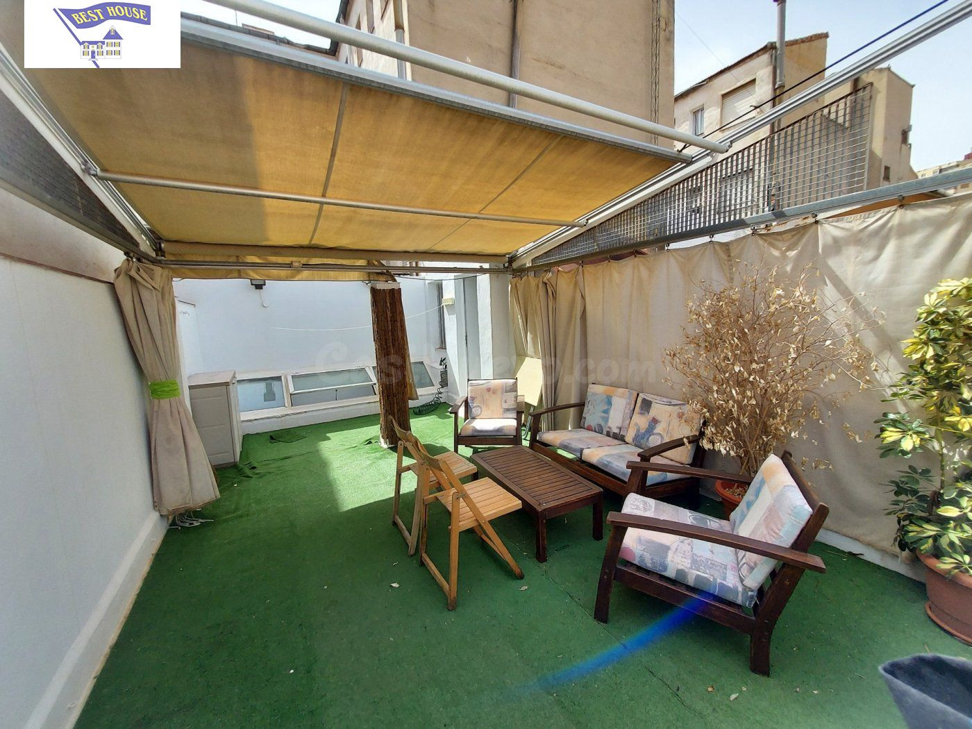LOTE DE INMUEBLES COMPUESTO POR TRÍPLEX, BAJO TIPO LOFT Y GARAJE