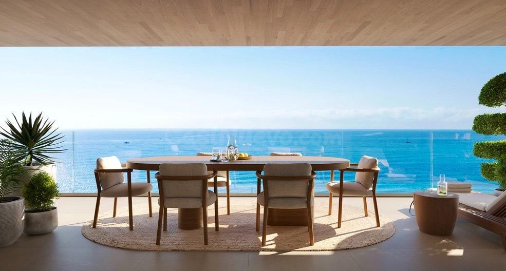 LA EXCLUSIVIDAD EN SU MÁXIMA EXPRESIÓN, A ESCASOS METROS DE LA PLAYA DE CARVAJAL, CON VISTAS AL MAR.