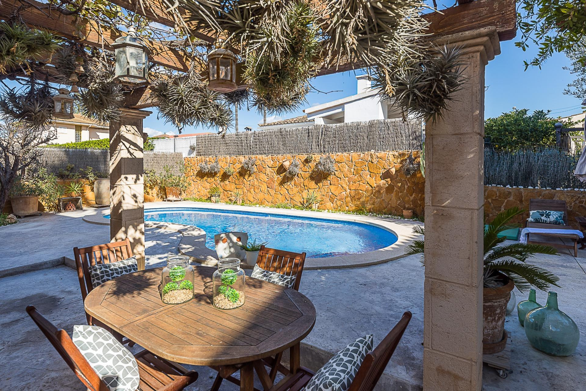 UNIFAMILIAR DE 5 habitaciones CON PISCINA EN SON FERRER (2 viviendas)