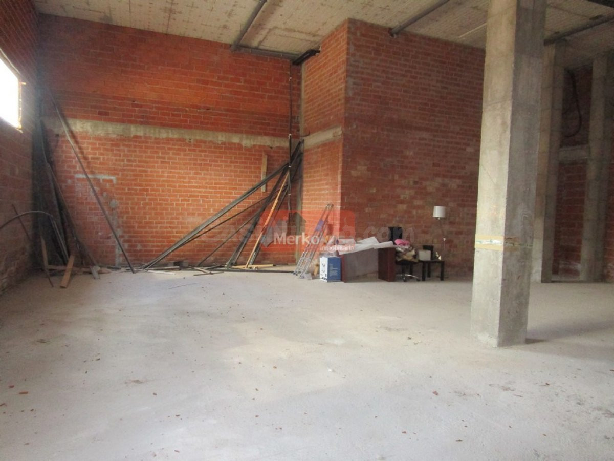 SE ALQUILA BAJO O SE VENDE COMERCIAL  EN OBRA AVENIDA DE LA CORUÑA
